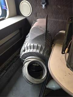 Volvo VNL Air Cleaner / Air Filter Housing