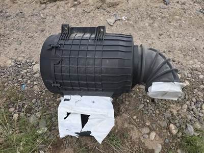 Volvo VNL Air Cleaner / Air Filter Housing