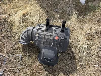 Volvo VNL780 Right Air Cleaner / Air Filter Housing for a 2016 Volvo VNL 780