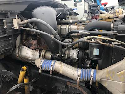 Freightliner Cascadia 125 Air Cleaner / Air Filter Housing