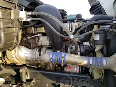 Freightliner Cascadia 125 Air Cleaner / Air Filter Housing