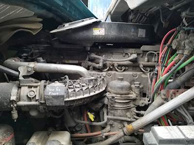 Freightliner Cascadia 125 Air Cleaner / Air Filter Housing