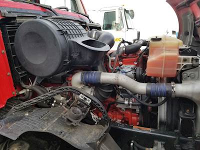 Volvo VNL Right Air Cleaner / Air Filter Housing