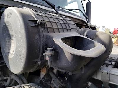 Volvo VNL Air Cleaner / Air Filter Housing