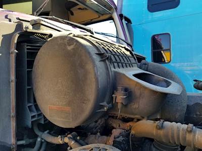 Volvo VNL Right Air Cleaner / Air Filter Housing