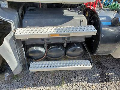Mack Pinnacle CXU613 Air Tank for a 2012 Mack CXU613