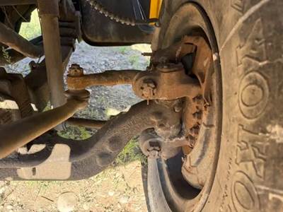 Ford F-800 Front Axle Assembly for a 1985 Ford F800