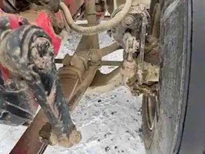 International 8100 Front Axle Assembly for a 1994 International F-8100