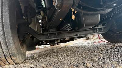 International F-8200 Front Axle Assembly