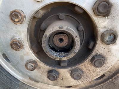 International F9370 Front Axle Assembly for a 1987 International F-9370