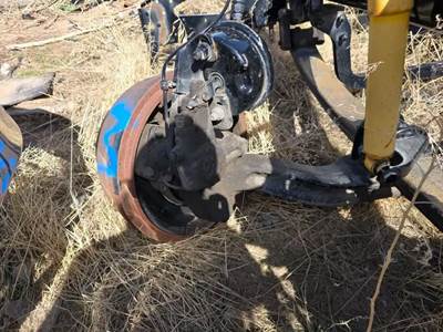 Mack Pinnacle CXU613 Front Axle Assembly for a 2014 Mack CXU613