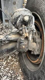 Mack Pinnacle CXU613 Front Axle Assembly for a 2014 Mack CXU613