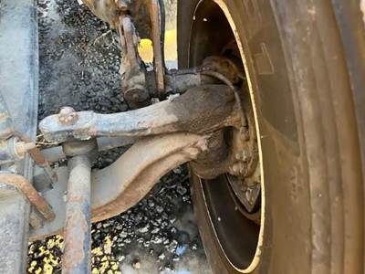 Peterbilt 385 Front Axle Assembly