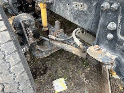 Sterling L9500 Front Axle Assembly