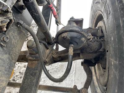 Volvo / WhiteGMC Autocar ACL64 Front Axle Assembly for a 1992 White AUTOCAR ACL64