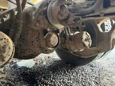 Dana-Spicer D46-170 Front Axle Housing for a 2007 Kenworth W900