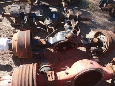 Dana-Spicer DS405 Front Axle Housing for a 1999 Kenworth T800