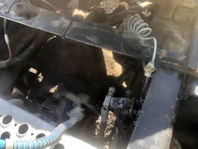 Dana-Spicer DSH40 Front Axle Housing for a 2004 Kenworth T800