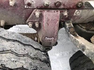 Dana-Spicer DSP40 Front Axle Housing for a 2006 Peterbilt 379