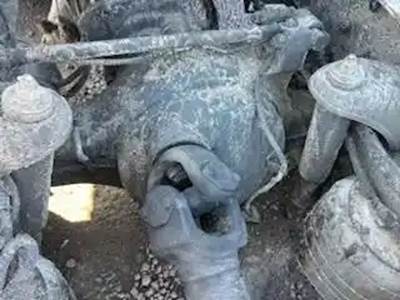 Dana-Spicer DSP40 Front Axle Housing for a 2015 Kenworth T680