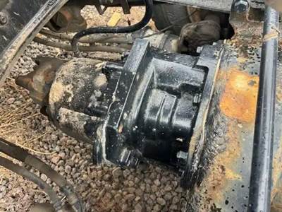 Dana-Spicer DSP40 Front Axle Housing for a 2016 Peterbilt 579