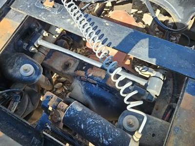 Dana-Spicer DSP40 Front Axle Housing for a 2012 Kenworth T800