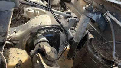 Dana-Spicer DSP40 Front Axle Housing for a 2014 Peterbilt 389