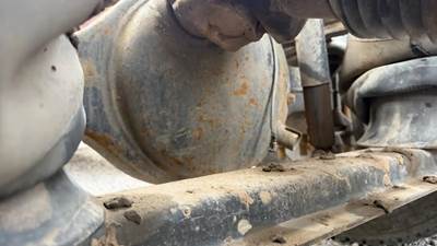 Dana-Spicer DSP40 Front Axle Housing for a 2003 Peterbilt 379