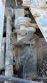 Dana-Spicer DSP40 Front Axle Housing for a 2002 Kenworth W900