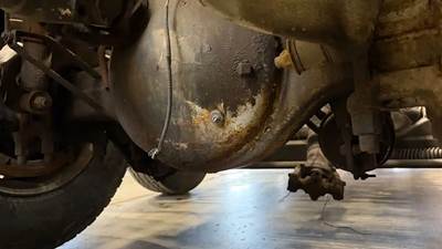Dana-Spicer DSP40 Front Axle Housing for a 2004 Peterbilt 379