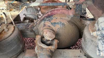Dana-Spicer DSP40 Front Axle Housing for a 2005 Kenworth W900