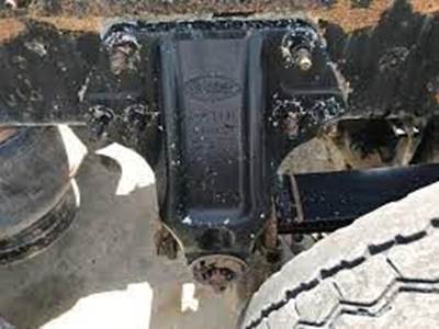 Dana-Spicer DSP41 Front Axle Housing for a 2003 Peterbilt 379