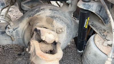 Dana-Spicer DSP41 Front Axle Housing for a 2006 Peterbilt 379