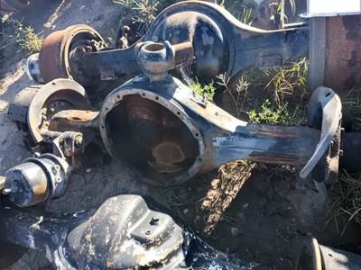 Eaton D46170 Front Axle Housing for a 2005 Kenworth T800