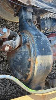 Eaton DS381/DS402 Front Axle Housing for a 1987 GMC Brigadier