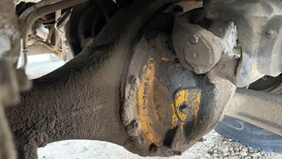 Eaton DS381/DS402 Front Axle Housing for a 1981 Kenworth W900