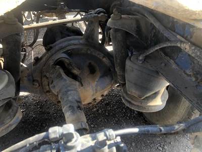 Eaton DS402 Front Axle Housing for a 1994 Peterbilt 379
