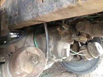 Eaton DS402 Front Axle Housing for a 1982 Ford LNT8000