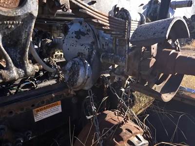 Eaton DS402 Front Axle Housing for a 1991 Freightliner