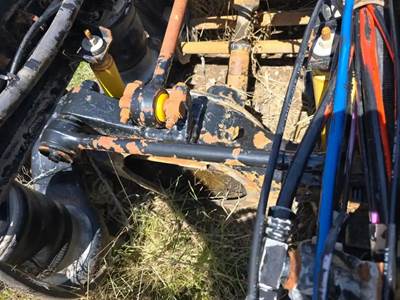 Eaton DS402 Front Axle Housing for a 1993 Kenworth W900