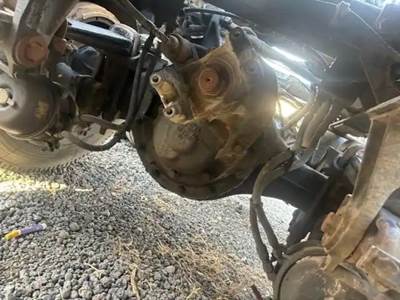 Eaton DS402 Front Axle Housing for a 1991 Peterbilt 379