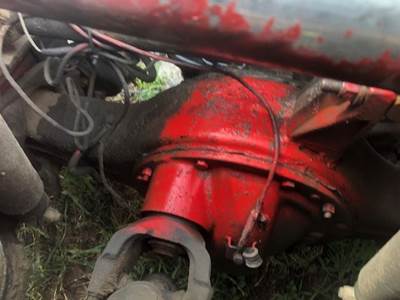 Eaton DS404 Front Axle Housing for a 1998 Peterbilt 379