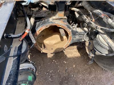Eaton DS404 Front Axle Housing for a 1999 Kenworth T800