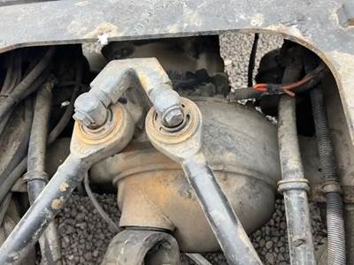 Eaton DS404 Front Axle Housing for a 1999 Kenworth W900