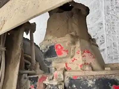 Eaton DS404 Front Axle Housing for a 1994 International F-8100