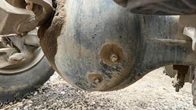 Eaton DS404 Front Axle Housing for a 2000 Kenworth T800