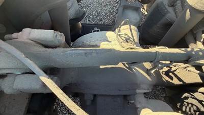 Eaton DS404 Front Axle Housing for a 2000 Peterbilt 379