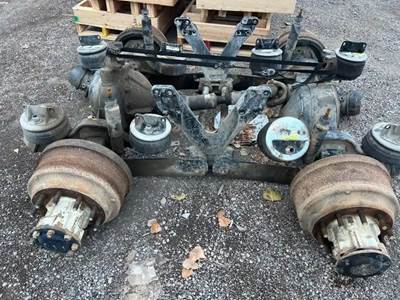 Eaton DS405 Front Axle Housing for a 1999 Kenworth T800