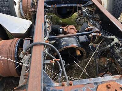 Eaton DS405 Front Axle Housing for a 1999 Mack CH613