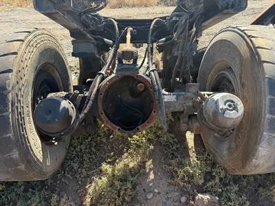 Eaton DS405 Front Axle Housing for a Peterbilt 320
